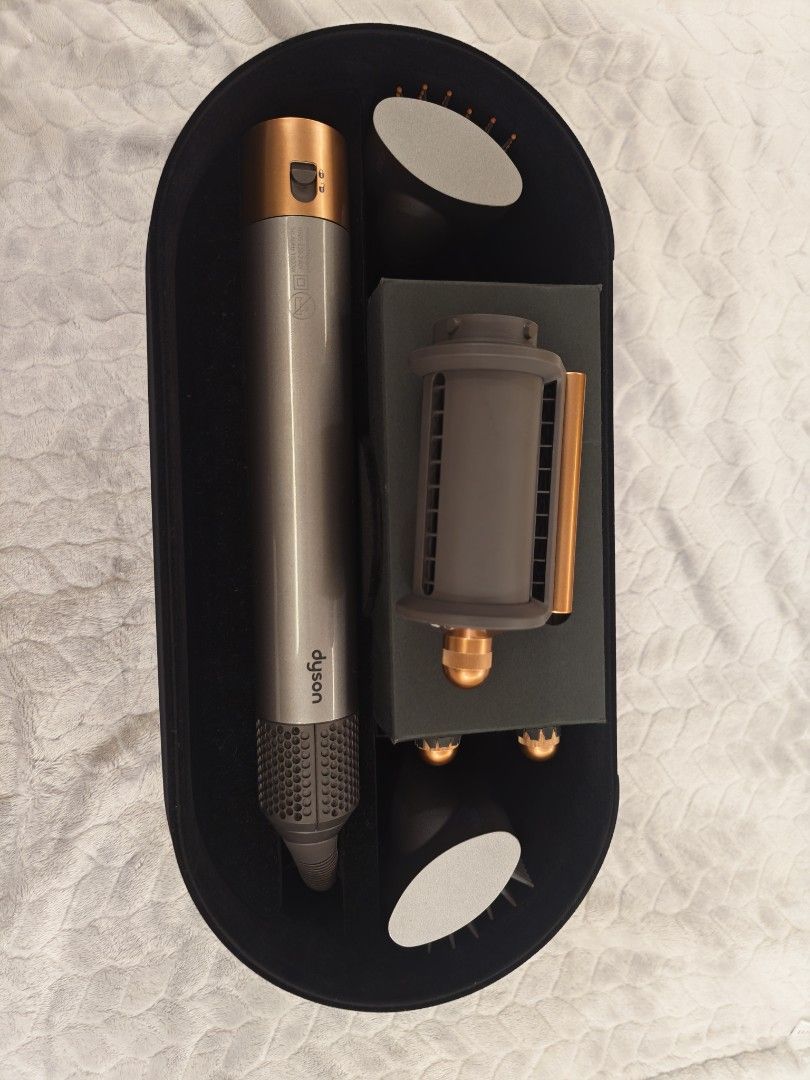 Dyson Airwrap Complete Long (Category: Hair) located in Caloocan City. Submitted by khobbiesandnovelties (Listing ID 1403614637, Image 3). Description: Dyson Airwrap Complete Long Barrel Bought on Dyson MOA June 2022 Complete set. No issues. RFS: Decluttering.