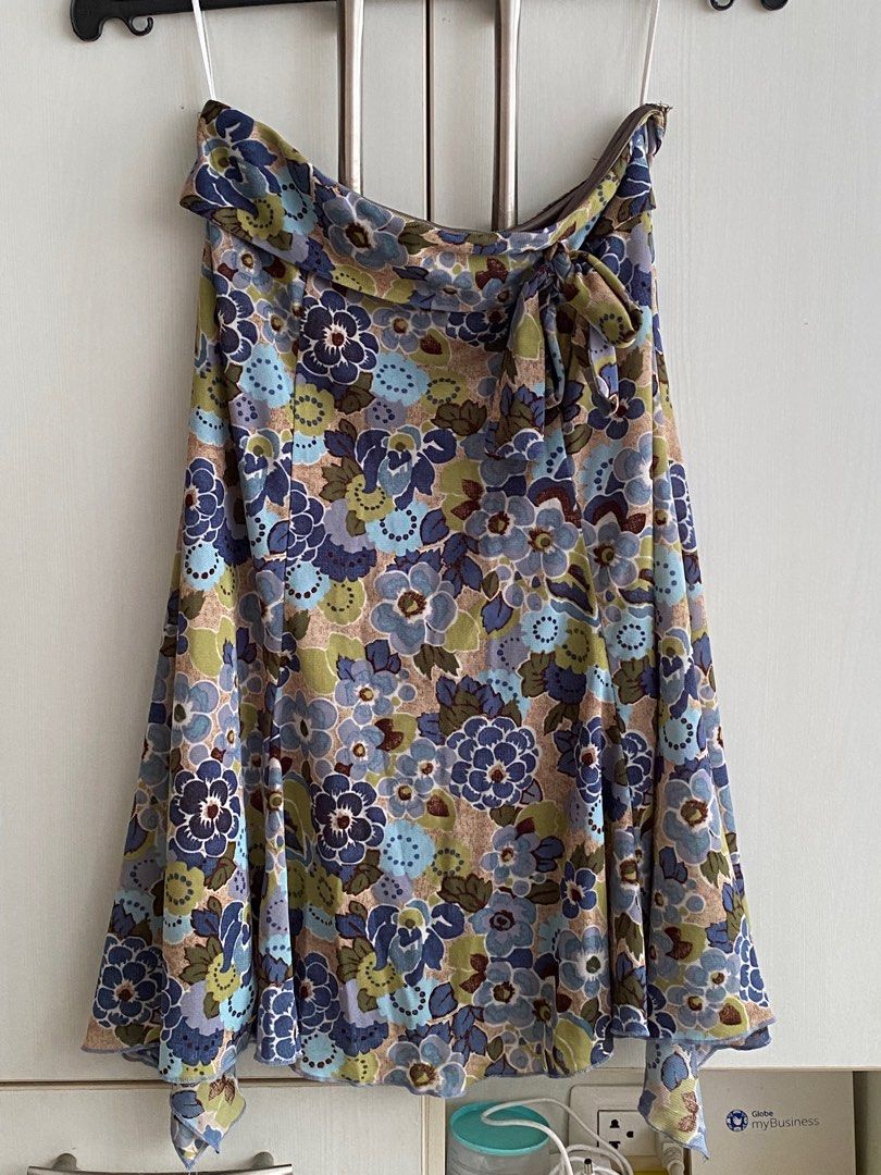 Vintage Floral Skirt (Category: Skirts) located in Manila. Submitted by herwears (Listing ID 1403486098, Image 2). Description: Vintage midi skirt Flowy Fits XS-Medium .