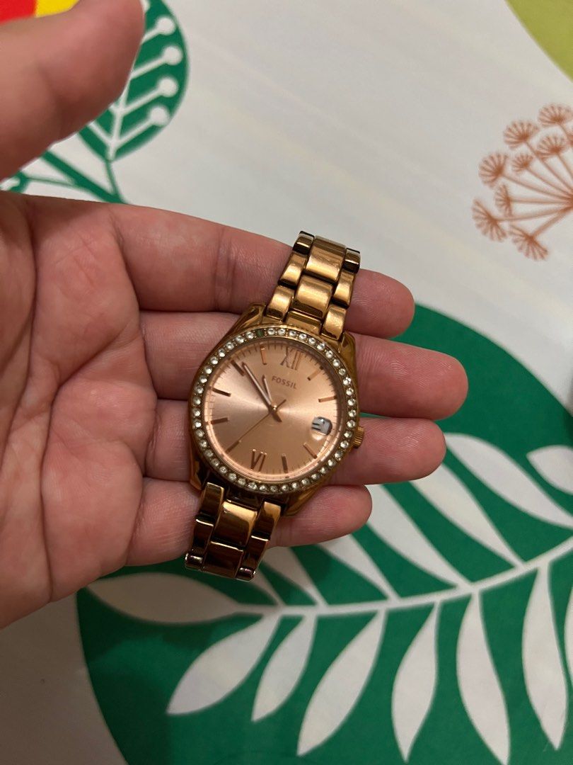 Fossil Rose Gold Women's Watch (Category: Women's Watches) located in Manila. Submitted by zz.preloved (Listing ID 1403580452, Image 2). Description: .