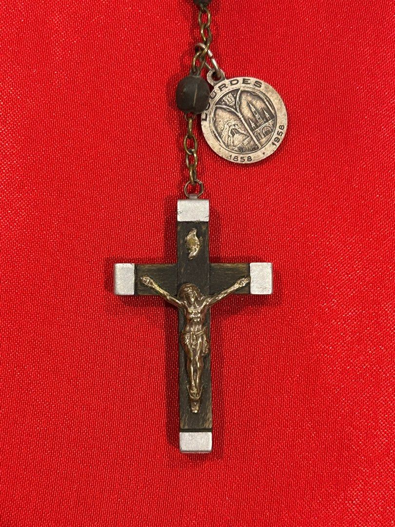 French Ebony old rosary (Category: Religious Items) located in Bulacan. Submitted by YourCollection (Listing ID 1403436541, Image 2). Description: 20.5 inches .