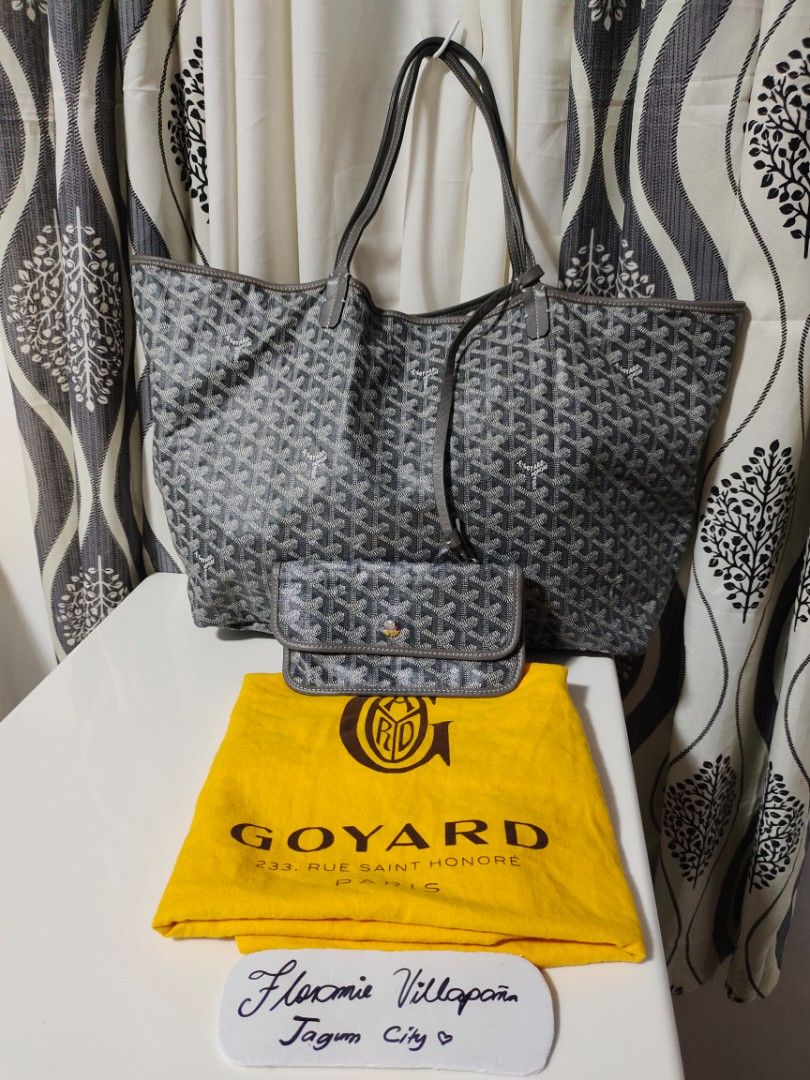 Goyard GM size (Category: Luxury Bags & Wallets) located in Tagum. Submitted by janmarion049706 (Listing ID 1403558078, Image 1). Description: with sign of use good condition Orig.declared ni supplier,pero di KC ako marunong tumingin Ng goyard kaya tingnan nyo nlng po. may dirt sa loob genuine leather lips&handle subrang tibay GM size.