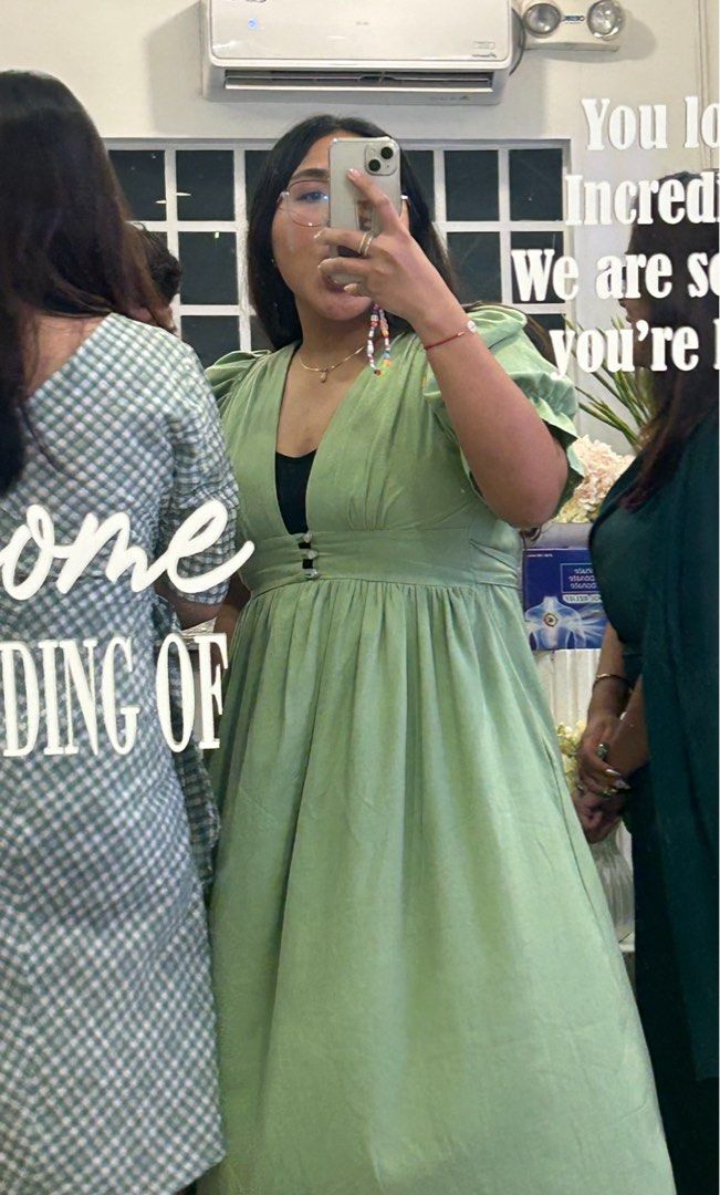 Green Midi Dress from A2E Apparel (Category: Dresses) located in Quezon City. Submitted by dadamato (Listing ID 1403578922, Image 3). Description: - A2E Apparel Green Midi Dress - Free Size - Worn once, laundered twice - Linen material, comfy to wear!! - honest review: not for busty girly. Mafflat if pinilit XD - best fit to medium, can fit to large (but not busty.) I’m xl with med bust :> and i struggled sa front area - bought for ₱5OO, selling 