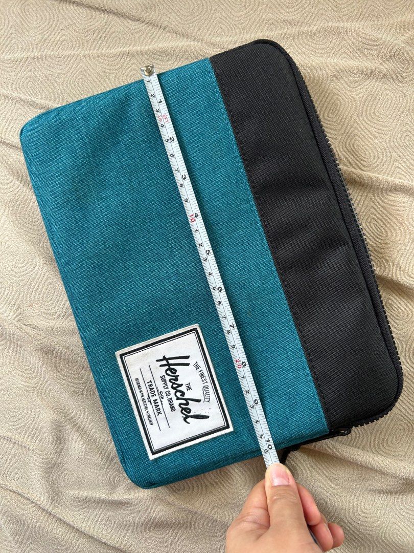 Herschel Supply Co. Laptop Sleeve (Category: Laptop Bags & Sleeves) located in Davao. Submitted by rejdeclutters (Listing ID 1403483188, Image 2). Description: like new rarely used stored only perfect for tablets and gadgets measurement on the pic.