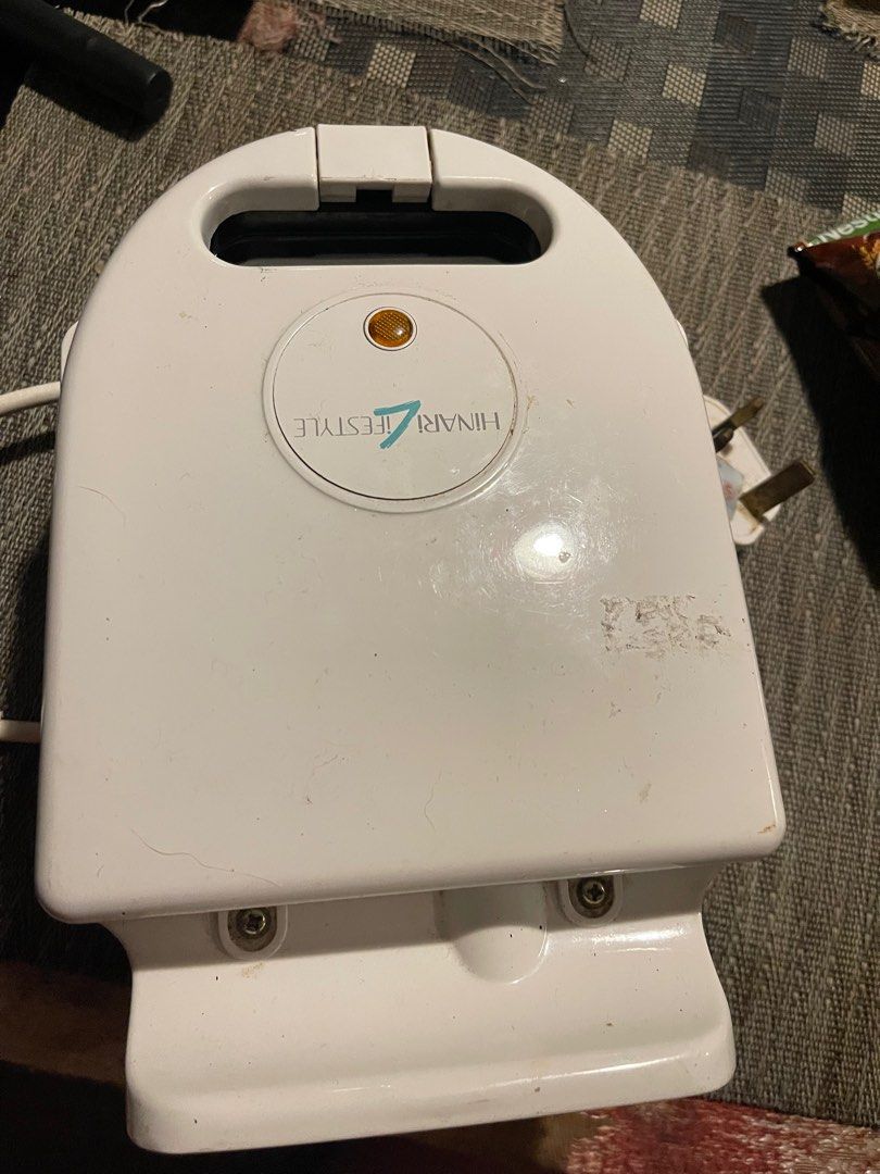 Hinari Lifestyle Sandwich maker (Category: Other Kitchenware & Tableware) located in Malabon City. Submitted by mph_thrift (Listing ID 1403568574, Image 1). Description: 220v.