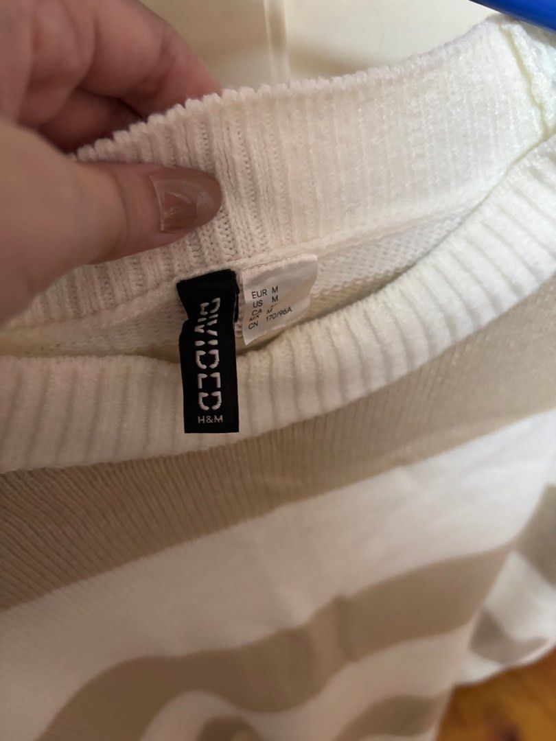 H&M Divided Striped Sweater - Size M (Category: Longsleeves) located in Quezon City. Submitted by cccarla_bc (Listing ID 1403489386, Image 2). Description: - H&M Divided sweater - Size: M - Color: White and beige stripes - Neckline: Crew neck - Sleeves: Long sleeves - Material: Knit.