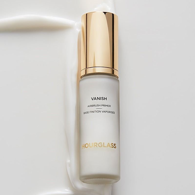 Hourglass Vanish Airbrush Primer (Category: Makeup) located in Manila. Submitted by juanashopbies_ph (Listing ID 1403433328, Image 2). Description: Hourglass Vanish Airbrush Primer Size: 3 ml A translucent, skin-perfecting primer that smooths skin, controls shine and provides a blurred, airbrushed finish while extending makeup wear. Formulated with innovative microspherical powders, this multipurpose primer blurs imperfections, minimizes the look
