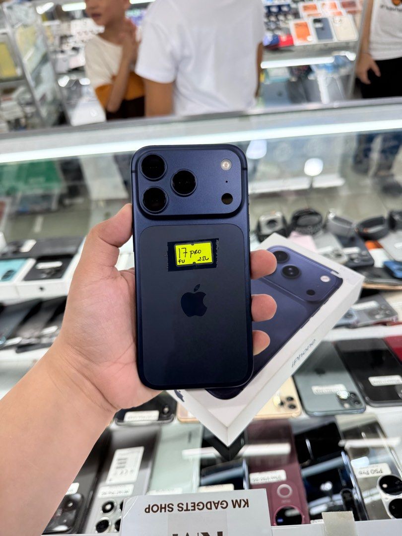 Iphone 17 Pro 256gb 100% batt FU HK no issue (Category: iPhone 17 Series) located in San Juan City. Submitted by javedsgadgetshop (Listing ID 1403558846, Image 2). Description: INSTALLMENT OPTIONS : SPAY LATER / GGIVES / CREDIT CARD! WE BUY AND SELL SO PWEDE MAGBINTA OR SWAP ! Quick Specs : 💵 Iphone 17 Pro •256gb •HK Variant •100% batt health •Factory Unlock •99% Smoothness •No hidden issue | No Repaired •100% Authentic | Not Refurbished •w/ Box