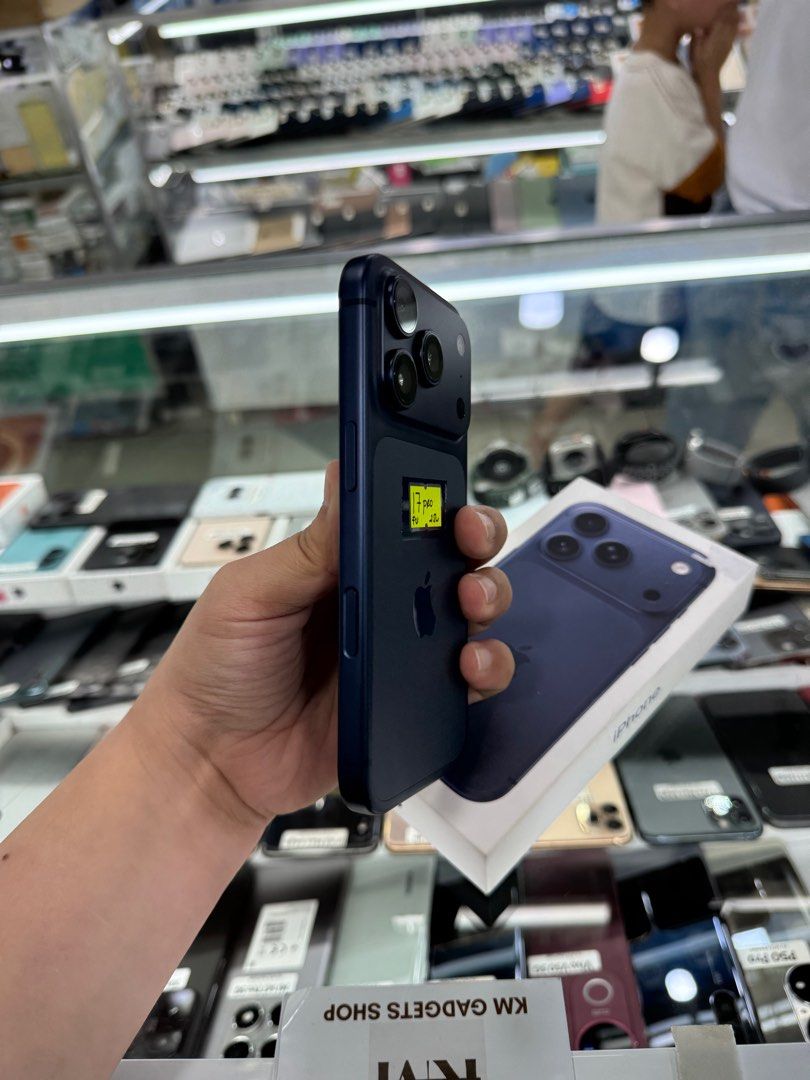 Iphone 17 Pro 256gb 100% batt FU HK no issue (Category: iPhone 17 Series) located in San Juan City. Submitted by javedsgadgetshop (Listing ID 1403558846, Image 3). Description: INSTALLMENT OPTIONS : SPAY LATER / GGIVES / CREDIT CARD! WE BUY AND SELL SO PWEDE MAGBINTA OR SWAP ! Quick Specs : 💵 Iphone 17 Pro •256gb •HK Variant •100% batt health •Factory Unlock •99% Smoothness •No hidden issue | No Repaired •100% Authentic | Not Refurbished •w/ Box