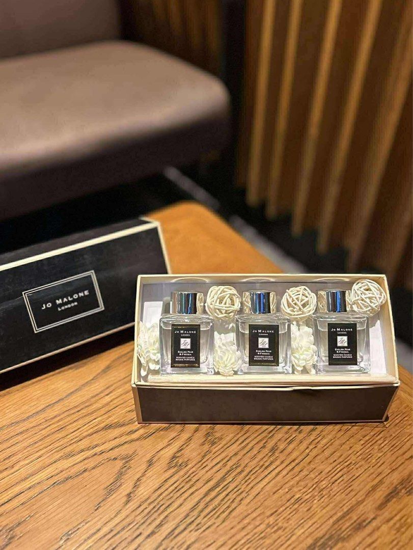 JO MALONE 3PCS DIFFUSER SET (Category: Fragrance & Deodorants) located in Quezon City. Submitted by embereshop2 (Listing ID 1403517099, Image 2). Description: ✨Jo Malone Diffuser Set✨ ▪️With box & Paper bag—super elegant and gift-ready!💐 🌸1 scent per box(3 bottles) available scents: ▪️Wild bluebell ▪️English Pear & Freesia 💰Retail:₱1,100 🧳Wholesale:₱1,000 (min.5pcs) Items are not on-hand. For orders, payment is required upon ordering. Release