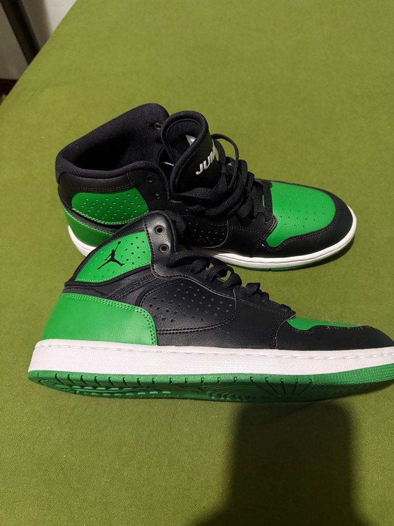 Jumpman Green and Black Sneakers (Category: Sneakers) located in Mercedes. Submitted by ddshoping238309 (Listing ID 1403554424, Image 2). Description: - Jumpman sneakers - Color: Green and Black - Size: US 10 - High-top design - Jumpman logo on the side - White midsole, green outsole - never used -pasalubong from NY USA -no box and tags na.
