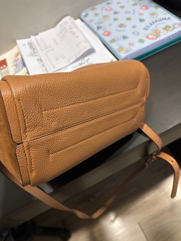 Kate Spade Bag (Category: Cross-body Bags) located in Quezon City. Submitted by vsaint (Listing ID 1391453030, Image 2). Description: Kate Spade Cross Body Bag Bought in BGC, comes with dust bag and Kate spade paper bag .