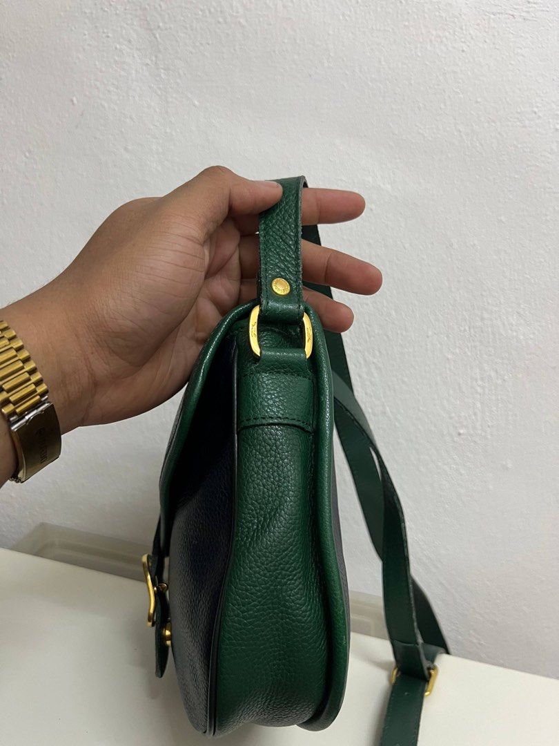 Longchamp (Category: Bags & Wallets) located in Sungai Petani. Submitted by frdbundle00 (Listing ID 1403470513, Image 3). Description: longchamp fully leather.