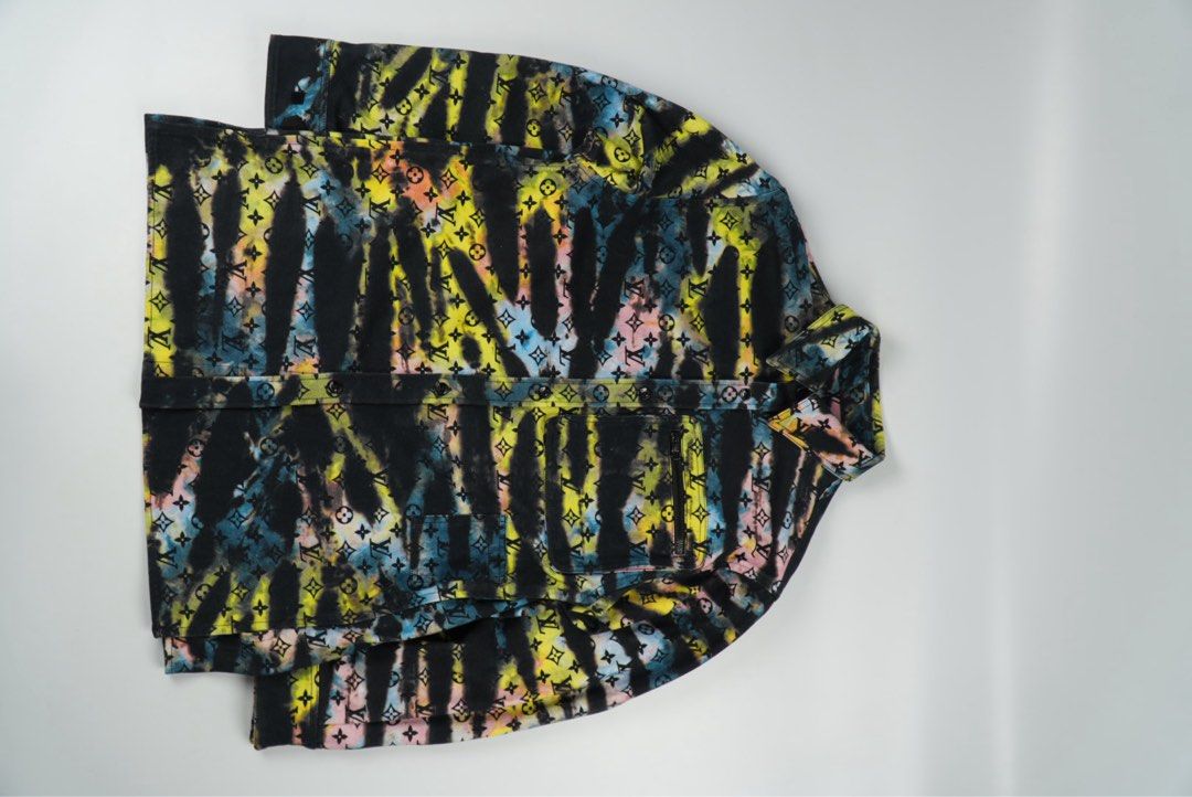 Louis Vuitton Tie-Dye Shirt (Category: Luxury Apparel) located in Manila. Submitted by aevan143 (Listing ID 1403508755, Image 1). Description: - Louis Vuitton Tie-Dye Shirt - Size: Large - Made in Italy - Features a vibrant tie-dye pattern - Adorned with the iconic LV monogram - A luxury statement piece.