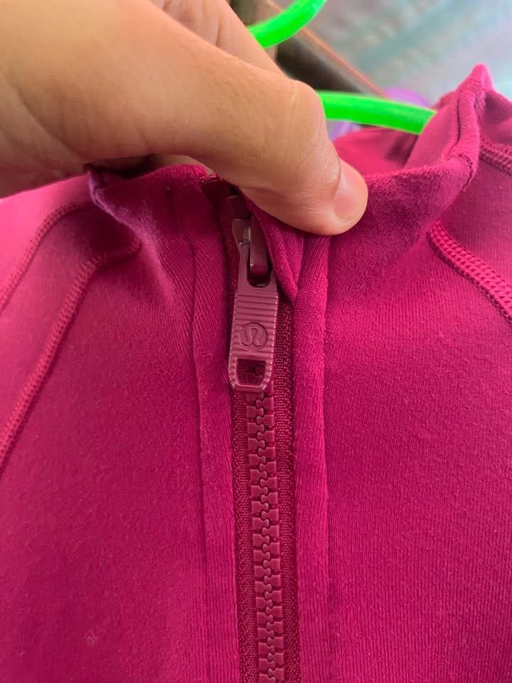 Lululemon Define Jacket (Category: Coats, Jackets and Outerwear) located in Pasig City. Submitted by cleavy (Listing ID 1403558882, Image 2). Description: LULULEMON DEFINE JACKET SIZE DOT 8 Color is ma pink na ma purple .