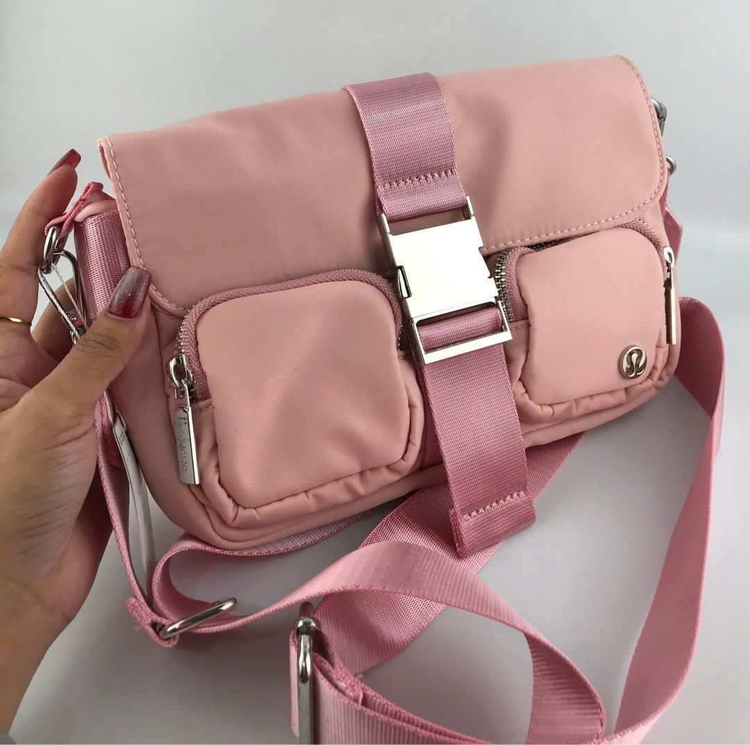 Lululemon Multi-Pocket Crossbody Bag (Category: Luxury Bags & Wallets) located in Manila. Submitted by msddirectfactoryoutlet (Listing ID 1403577842, Image 3). Description: Lululemon Multi-Pocket Xbody 23.5cm x 5.5cm x 14.5cm (9.3" x 2.2" x 5.7") 3L.
