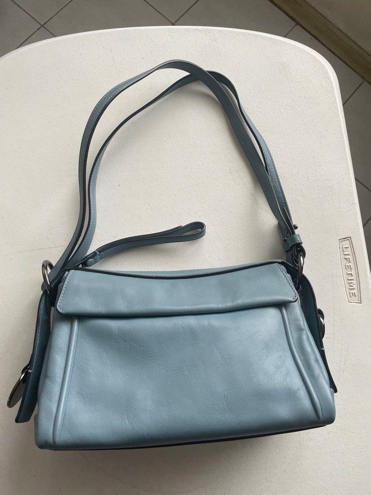 Original Marc Jacobs Workwear blue shoulder bag (Category: Shoulder Bags) located in Las Pinas. Submitted by alsaclayan (Listing ID 1403497379, Image 1). Description: Need to sell a lot of my items because I’m moving out soon. All original from US and Europe. I don’t have boxes or paperbags because I did not intend to sell them, they were for my personal use. Well taken care of and kept in my bag/shoe closet..