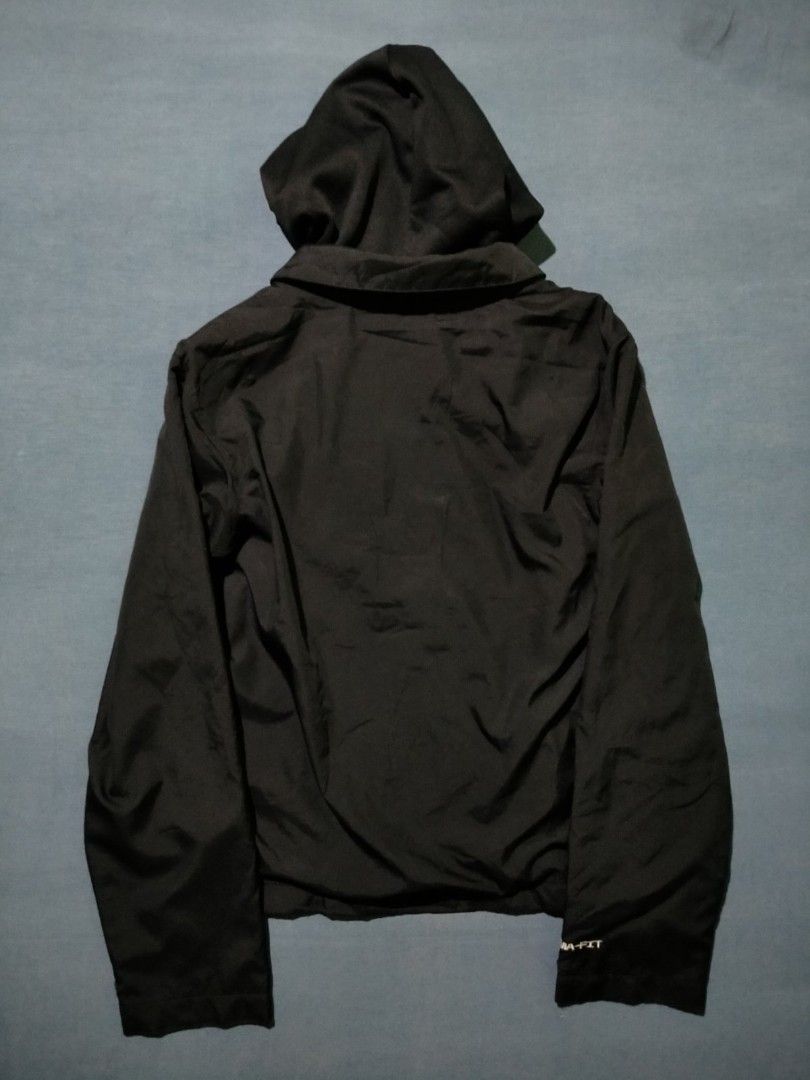 Nike Therma-FIT Hooded Jacket (Category: Coats, Jackets and Outerwear) located in Imus. Submitted by dostrez (Listing ID 1403544107, Image 2). Description: NÍKE THERMA-FIT JACKET SIZE: M-L DIMENSIONS: 21x26 COLOR RATE : 9.8/10 CONDITION: 9.8/10 ISSUE: NONE ~ EMBROIDERED LOGO/ REMOVABLE HOOD.