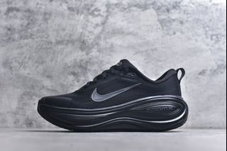 (Category: ) located in . Submitted by Outlet.Sneakers (Listing ID 1403467243, Image 1). Description: .