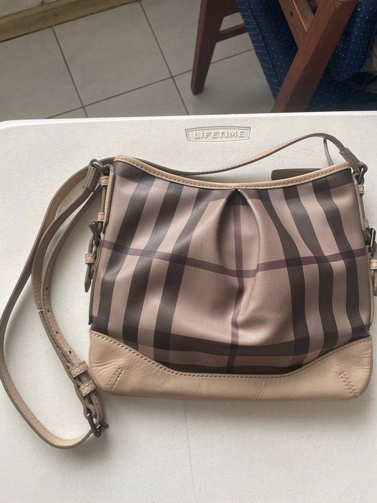 Original Burberry Hartham crossbody bag (Category: Luxury Bags & Wallets) located in Las Pinas. Submitted by alsaclayan (Listing ID 1403491620, Image 1). Description: Need to sell a lot of my items because I’m moving out soon. All original from US and Europe. I don’t have boxes or paperbags because I did not intend to sell them, they were for my personal use. Well taken care of and kept in my bag/shoe closet..