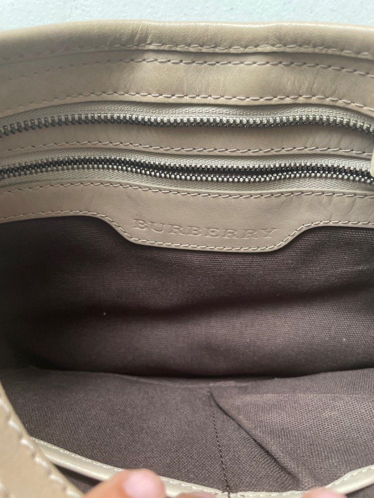 Original Burberry Hartham crossbody bag (Category: Luxury Bags & Wallets) located in Las Pinas. Submitted by alsaclayan (Listing ID 1403491620, Image 2). Description: Need to sell a lot of my items because I’m moving out soon. All original from US and Europe. I don’t have boxes or paperbags because I did not intend to sell them, they were for my personal use. Well taken care of and kept in my bag/shoe closet..