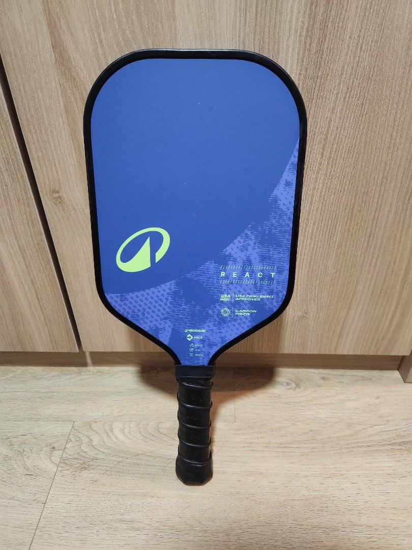 Pickleball Paddle React (Category: Racket & Ball Sports) located in Singapore. Submitted by edwinguo17 (Listing ID 1403579439, Image 1). Description: Thanks to its wide, thick head, soft grip and carbon fibre faces, the Kuikma REACT pickleball paddle is extremely comfortable, powerful and forgiving! Our design teams at Kuikma have designed the REACT paddle for intermediate Pickleball players who play regularly. • Reference 8941058 Powerful thanks