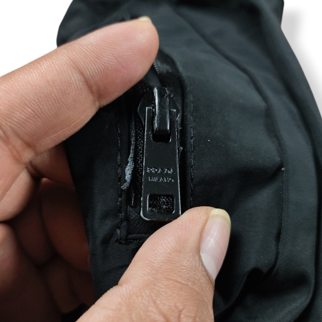 PRADA BLACK NYLON PANTS (Category: Joggers) located in Rizal. Submitted by rcthriftcollection (Listing ID 1403515914, Image 3). Description: 𝗣𝗥𝗔𝗗𝗔 𝗡𝗬𝗟𝗢𝗡 𝗣𝗔𝗡𝗧𝗦 (𝗥𝗨𝗕𝗕𝗘𝗥 𝗙𝗢𝗡𝗧 𝗟𝗢𝗚𝗢 𝗦𝗧𝗥𝗔𝗣) 𝗪𝗔𝗜𝗦𝗧: 𝟯𝟬 𝗦𝗧𝗥𝗘𝗧𝗖𝗛 𝗧𝗢 𝟯𝟲(𝗚𝗔𝗥𝗧𝗘𝗥𝗜𝗭𝗘𝗗) 𝗟𝗘𝗡𝗚𝗧𝗛: 𝟰𝟭.𝟱 𝗜𝗡𝗖𝗛 𝗕𝗘𝗦𝗧 𝗙𝗜𝗧 𝗠-𝗟 𝗩𝗘𝗥𝗬𝗚𝗢𝗢𝗗 𝗖𝗢𝗡𝗗𝗜𝗧𝗜𝗢𝗡 𝗜𝗦𝗦𝗨𝗘: 𝗖𝗥𝗔𝗖𝗞 𝗣𝗥𝗜𝗡𝗧𝗦 𝗦𝗔 𝗥𝗨𝗕𝗕𝗘𝗥 𝗡𝗚 𝗭𝗜𝗣𝗣𝗘𝗥 / 𝗣𝗨�