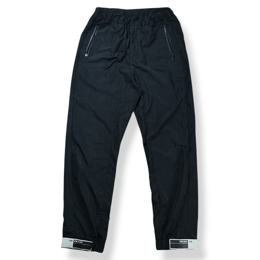 PRADA BLACK NYLON PANTS (Category: Joggers) located in Rizal. Submitted by rcthriftcollection (Listing ID 1403515914, Image 1). Description: 𝗣𝗥𝗔𝗗𝗔 𝗡𝗬𝗟𝗢𝗡 𝗣𝗔𝗡𝗧𝗦 (𝗥𝗨𝗕𝗕𝗘𝗥 𝗙𝗢𝗡𝗧 𝗟𝗢𝗚𝗢 𝗦𝗧𝗥𝗔𝗣) 𝗪𝗔𝗜𝗦𝗧: 𝟯𝟬 𝗦𝗧𝗥𝗘𝗧𝗖𝗛 𝗧𝗢 𝟯𝟲(𝗚𝗔𝗥𝗧𝗘𝗥𝗜𝗭𝗘𝗗) 𝗟𝗘𝗡𝗚𝗧𝗛: 𝟰𝟭.𝟱 𝗜𝗡𝗖𝗛 𝗕𝗘𝗦𝗧 𝗙𝗜𝗧 𝗠-𝗟 𝗩𝗘𝗥𝗬𝗚𝗢𝗢𝗗 𝗖𝗢𝗡𝗗𝗜𝗧𝗜𝗢𝗡 𝗜𝗦𝗦𝗨𝗘: 𝗖𝗥𝗔𝗖𝗞 𝗣𝗥𝗜𝗡𝗧𝗦 𝗦𝗔 𝗥𝗨𝗕𝗕𝗘𝗥 𝗡𝗚 𝗭𝗜𝗣𝗣𝗘𝗥 / 𝗣𝗨�