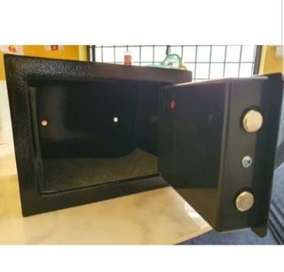 (Category: ) located in . Submitted by furnituresalestore (Listing ID 1403430476, Image 1). Description: .