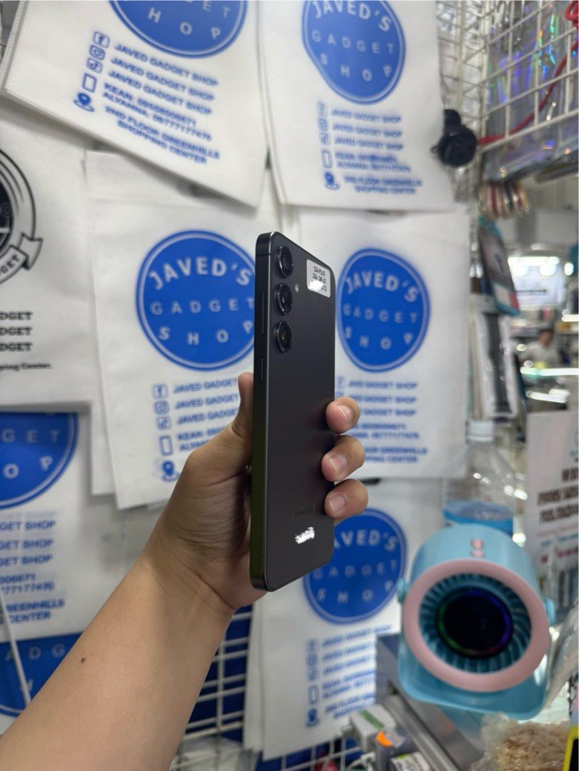 Samsung S24+ 5G 256gb FU NTC No issue All working (Category: Samsung) located in San Juan City. Submitted by javedsgadgetshop (Listing ID 1403563421, Image 2). Description: INSTALLMENT OPTIONS : SPAY LATER / GGIVES / CREDIT CARD! WE BUY AND SELL SO PWEDE MAGBINTA OR SWAP ! Quick Specs : 💵 Samsung S24+ 5G •256gb •NTC Variant •Good batt health •Factory Unlock •95% Smoothness •No hidden issue | No Repaired •100% Authentic | Not Refurbished •w/ OEM 
