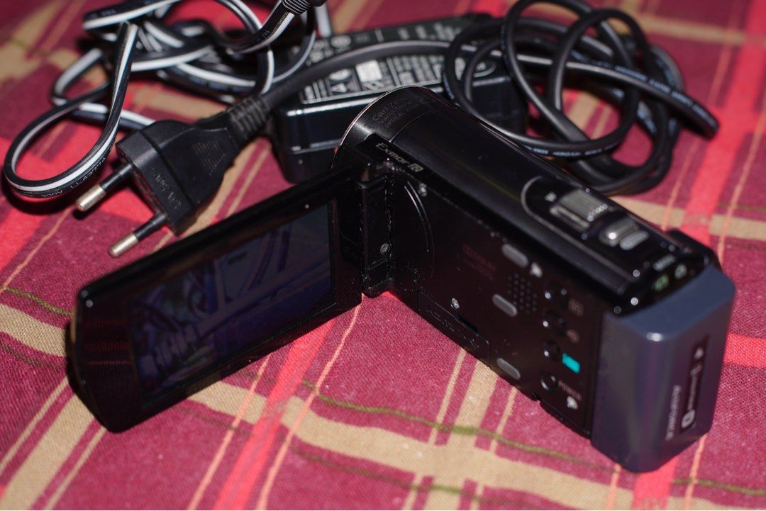 (handycam) sony hdr cx115e (Category: Video Cameras) located in Manila. Submitted by r4ysells (Listing ID 1403567223, Image 2). Description: personal camera no issues pm for sample videos if interested .