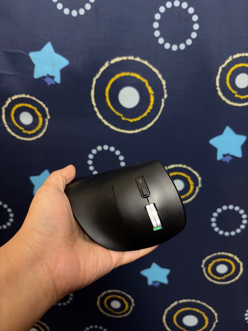 Ugreen Ergonomic Mouse (Category: Mouse & Mousepads) located in Taguig. Submitted by caliiiiiii (Listing ID 1403589189, Image 1). Description: .