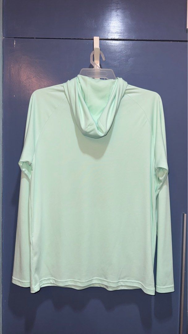 Under Armour Long Sleeves with Hood (Category: Activewear) located in Imus. Submitted by crisologoivan (Listing ID 1403543206, Image 2). Description: Used once for running From US Medium on tag 21x28.5 RFS: It doesn’t fit me anymore .