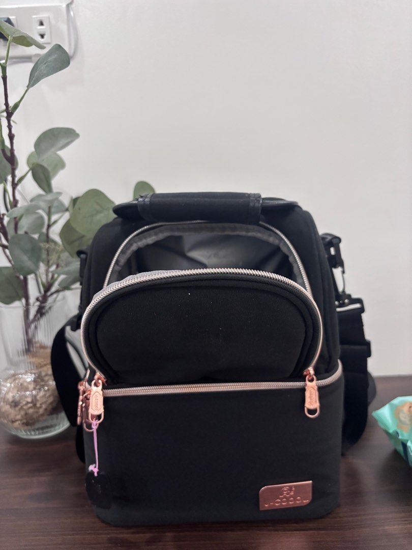 VCOLL INSULATED BAG (Category: Breastfeeding & Bottle Feeding) located in Quezon City. Submitted by kdp_2021 (Listing ID 1403535862, Image 2). Description: .