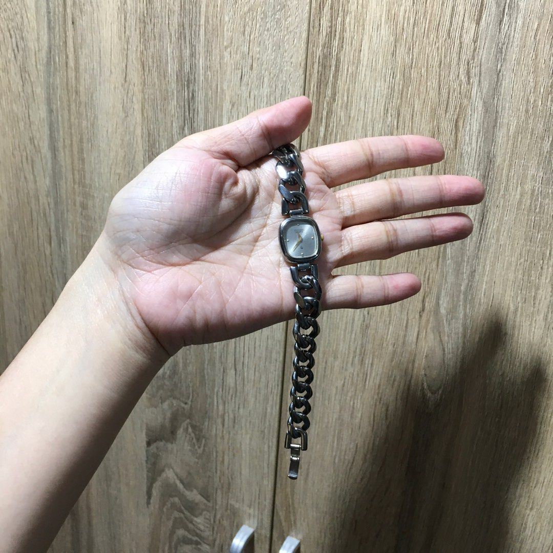 Vintage Citizen (Category: Women's Watches) located in Mandaluyong City. Submitted by needs99 (Listing ID 1403106027, Image 1). Description: super kinis 😘 Vintage piece ✨.