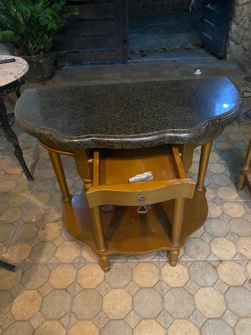 Vintage marble table (Category: Tables & Sets) located in Quezon City. Submitted by cutemopohihi (Listing ID 1403517995, Image 2). Description: Solid Vintage Mabigat.