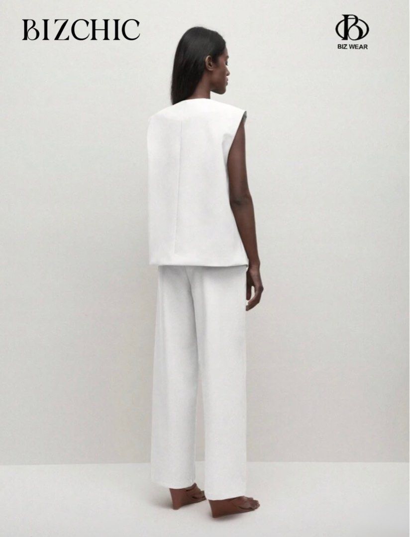 White business coordinates (Category: Sets or Coordinates) located in Manila. Submitted by thriftshop_mnl (Listing ID 1403451939, Image 3). Description: Brand new:orginal price 1475 Never worn .