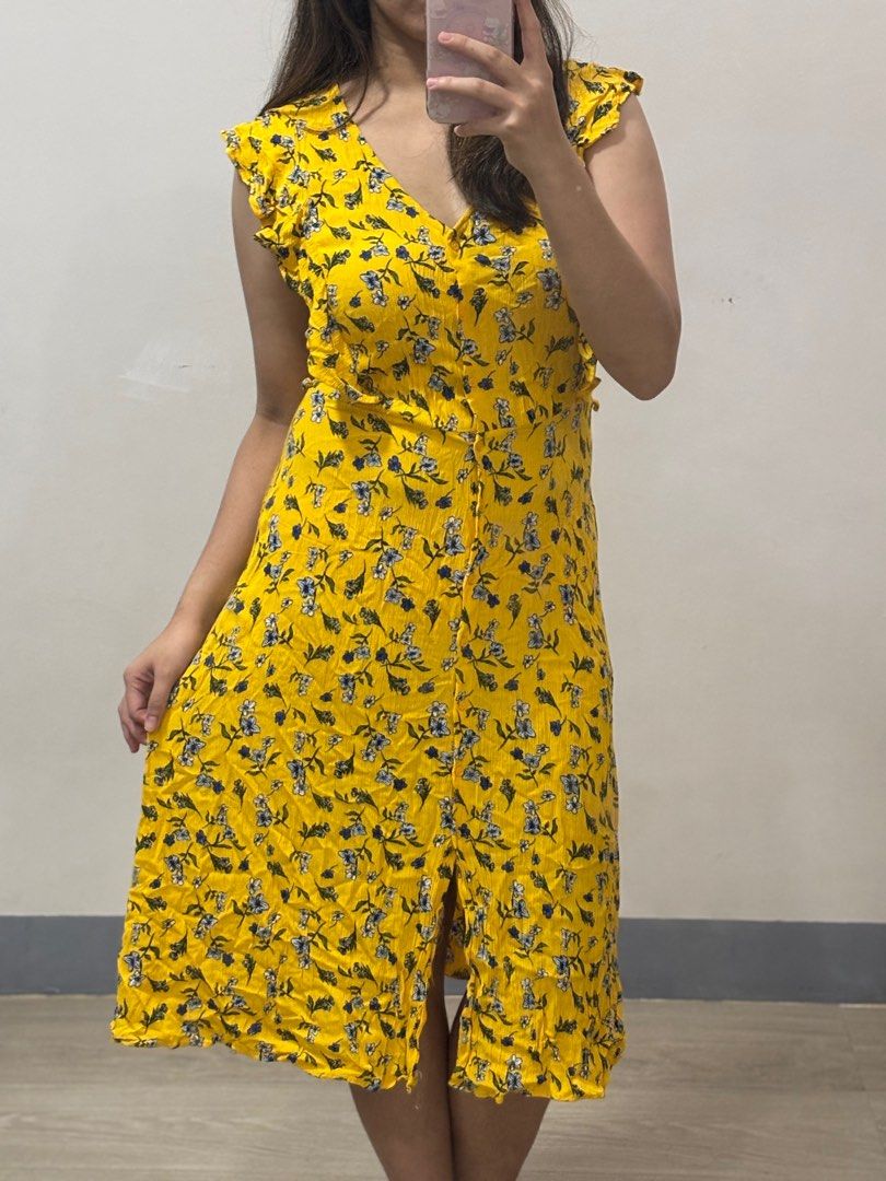 Yellow Dress with Ruffle Sleeves (Category: Dresses) located in Angeles City. Submitted by twixieee_ (Listing ID 1403563998, Image 2). Description: Brand: Casual Collections by F&F Color: Yellow with floral print Size: Medium Style: Button-down midi dress with ruffle sleeves 🌼 *rope/tie missing 🚛 Shipping nationwide via LBC/JnT/Flash (shouldered by the buyer) 📍 Pampanga Location #FloralDress #PrelovedPH #SummerOOTD #YellowDress #BeachOutfit #B