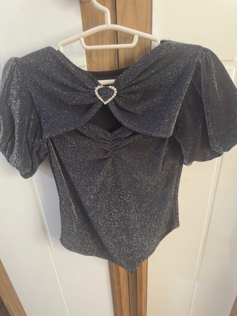 Zara kids glitter bodysuit (Category: Babies & Kids Fashion) located in Pasig City. Submitted by chubby_cheeks (Listing ID 1403610048, Image 3). Description: .
