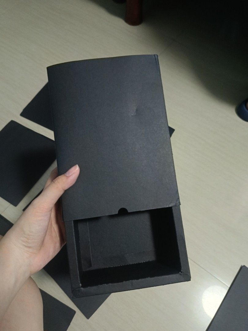 10 pcs Kraft box, gift box, 19x14x5.2cm (Category: Storage Boxes & Baskets) located in Los Banos. Submitted by donnaalbay47990 (Listing ID 1403768361, Image 1). Description: - 10 black Kraft gift boxes included. - Dimensions: 19x14x5.2cm. - Simple and elegant design. - Suitable for gifts or storage. - Excellent condition..