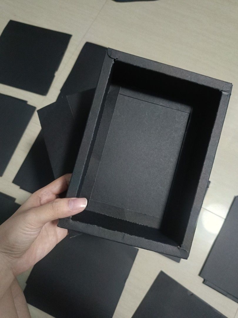 10 pcs Kraft box, gift box, 19x14x5.2cm (Category: Storage Boxes & Baskets) located in Los Banos. Submitted by donnaalbay47990 (Listing ID 1403768361, Image 3). Description: - 10 black Kraft gift boxes included. - Dimensions: 19x14x5.2cm. - Simple and elegant design. - Suitable for gifts or storage. - Excellent condition..