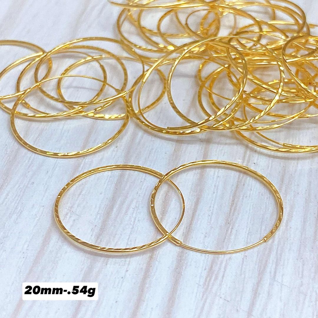 18k Saudi Gold 20mm Diacut Loop Earrings (Category: Earrings) located in Quezon City. Submitted by abr_collections (Listing ID 1403722392, Image 1). Description: ✅PM po for updated price dahil everyday nagbabago ang presyo ng gold. Estimate lang po ung presyo na nakapost. (PRICE VARY!!) ✅Pre-order po ito. For PRE-ORDER: -Estimated grams ang nasa picture, actual grams if na out na po ang item. -No when worn photos or actual photos since pre-order 