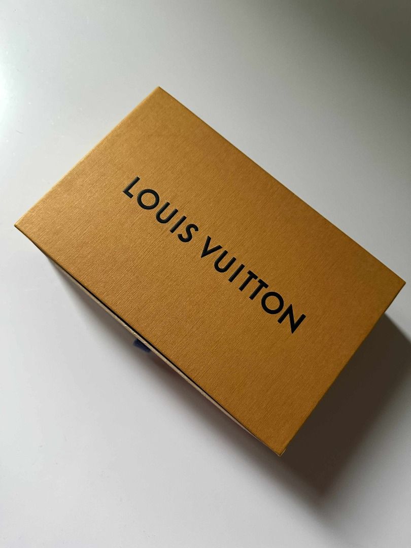 2001 Louis Vuitton Pochette Twin PM Shoulder Bag (Category: Luxury Bags & Wallets) located in Baguio. Submitted by uncalledfore (Listing ID 1403765221, Image 2). Description: WTS Vintage 2001 Louis Vuitton Monogram Pochette Twin PM Shoulder Bag - 9.5cm (H) x 19.5cm (L) - Complete w/ box and dust cloth - Pristine condition 30,000 php Baguio location tags: Chanel , Dior , Hermes , Gucci , Prada , Celine , Goyard , Celine , Balenciaga , Loewe , Fend
