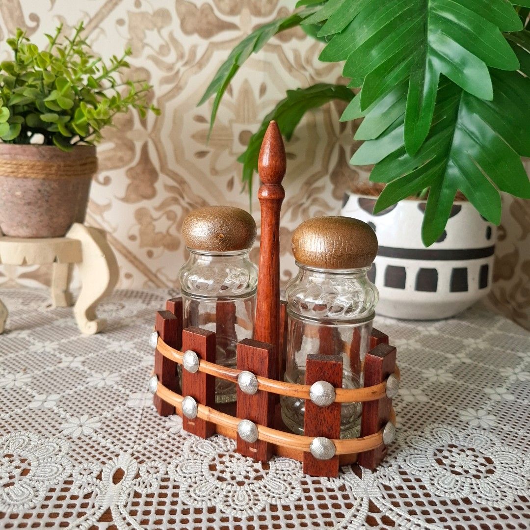 70s vintage salt and pepper shaker (Category: Food Organization & Storage) located in Dasmarinas. Submitted by millennialmeetsvintage (Listing ID 1403627023, Image 2). Description: last price posted 🌍ships from DASMA, CAVITE 🚚 shipping via Lalamove only ❌no reservations, first-to-pay basis ❌no physical store, no walk-ins ❌no COD transactions.