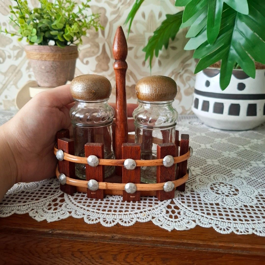 70s vintage salt and pepper shaker (Category: Food Organization & Storage) located in Dasmarinas. Submitted by millennialmeetsvintage (Listing ID 1403627023, Image 3). Description: last price posted 🌍ships from DASMA, CAVITE 🚚 shipping via Lalamove only ❌no reservations, first-to-pay basis ❌no physical store, no walk-ins ❌no COD transactions.