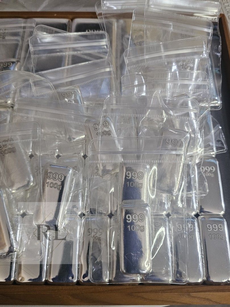 999 Silver Bars (Category: Currency) located in Marilao. Submitted by ar_zam8 (Listing ID 1403801994, Image 2). Description: Collection of 999 silver bars. .