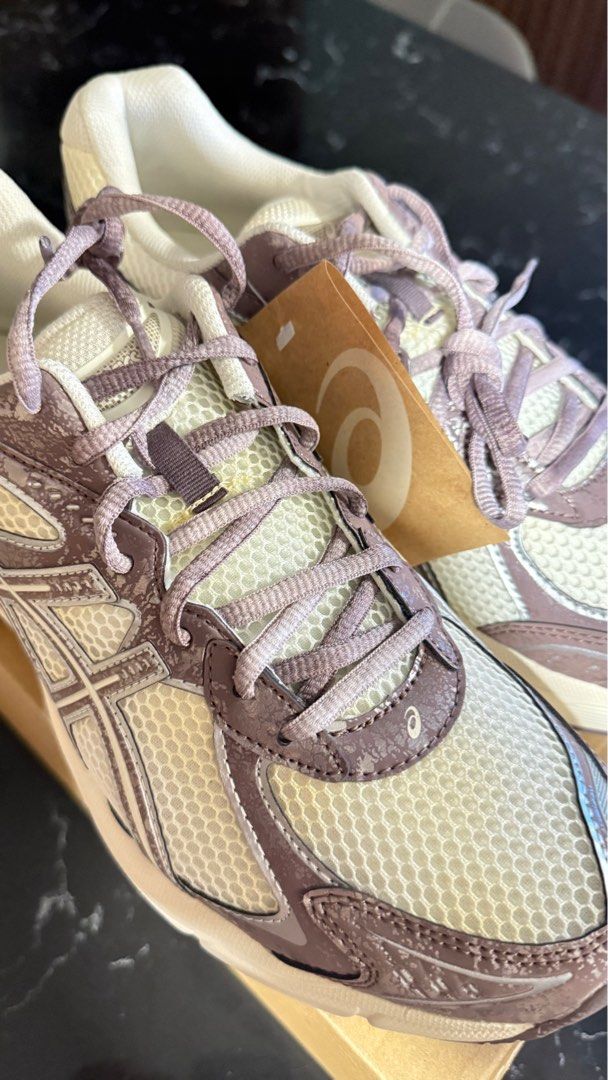 ASICS GT 2160 'Pre-Worn Pack - Mauve Grey' (Category: Sneakers) located in Singapore. Submitted by stevengerrard88 (Listing ID 1403789477, Image 1). Description: .