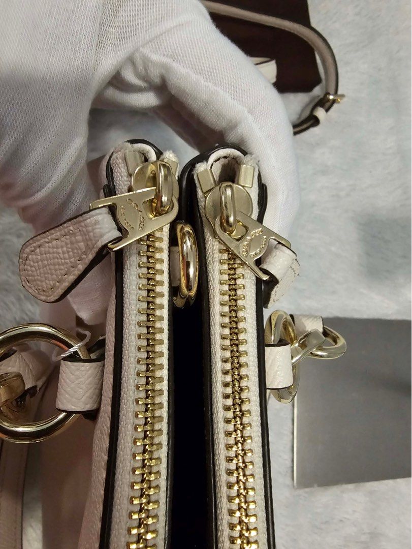 Authentic Coach Crossgrain Leather Mini Christie Carryall (Category: Cross-body Bags) located in Bulacan. Submitted by dgritzy (Listing ID 1403678259, Image 2). Description: .