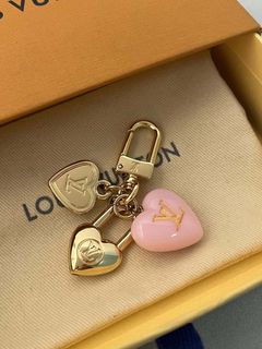 (Category: ) located in . Submitted by fashion.luxe (Listing ID 1403794871, Image 1). Description: .