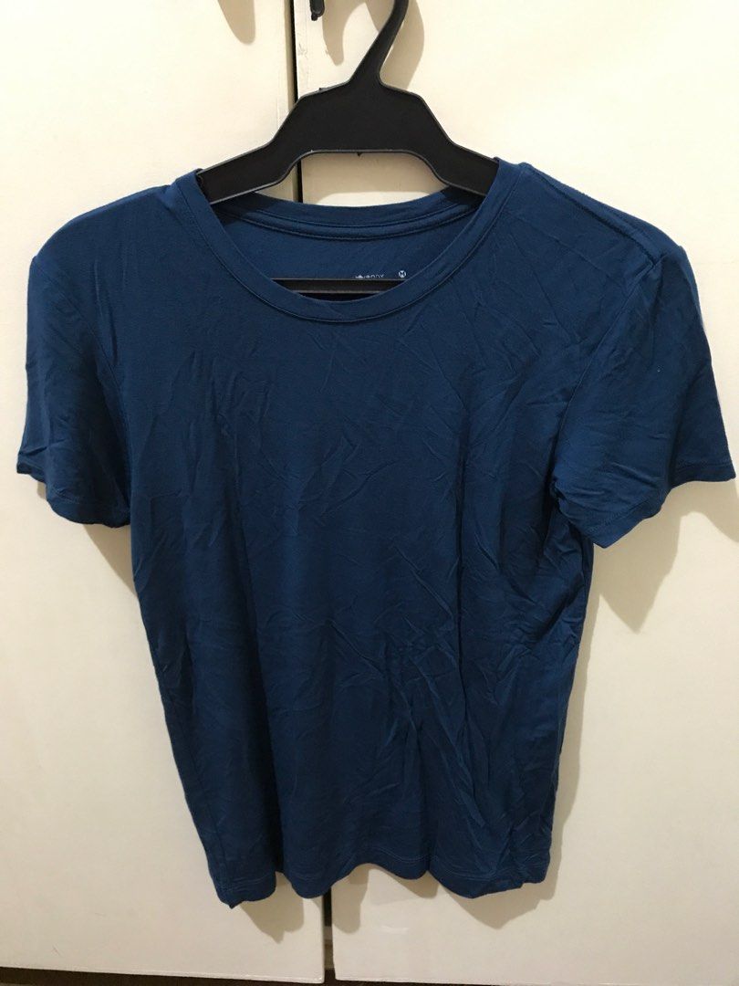 Bench/Body Soft Shirt - Navy Blue (Category: Shirts) located in Quezon City. Submitted by rozch (Listing ID 1403702105, Image 1). Description: - Brand: Bench - Color: Navy Blue - Style: Body Soft Shirt - Size: M - Neckline: Crew Neck - Sleeves: Short Sleeves - Material: Soft - Perfect for everyday wear - Versatile addition to your wardrobe.