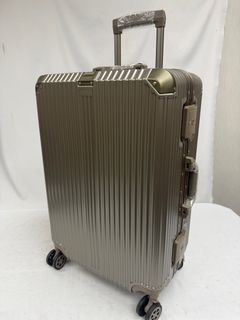 (Category: ) located in . Submitted by luggageoutletsg (Listing ID 1403692646, Image 1). Description: .